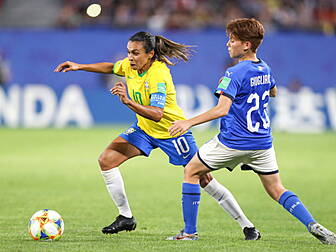 Italy top Group C despite defe...